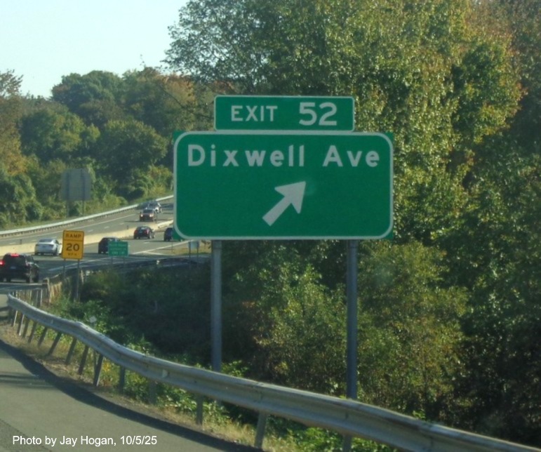 Image of ground mounted ramp sign at the Dixwell Avenue exit, with new milepost 
 based exit numbers on CT 15 North/Cross Parkway in Hamden, by Jay Hogan, October 2025