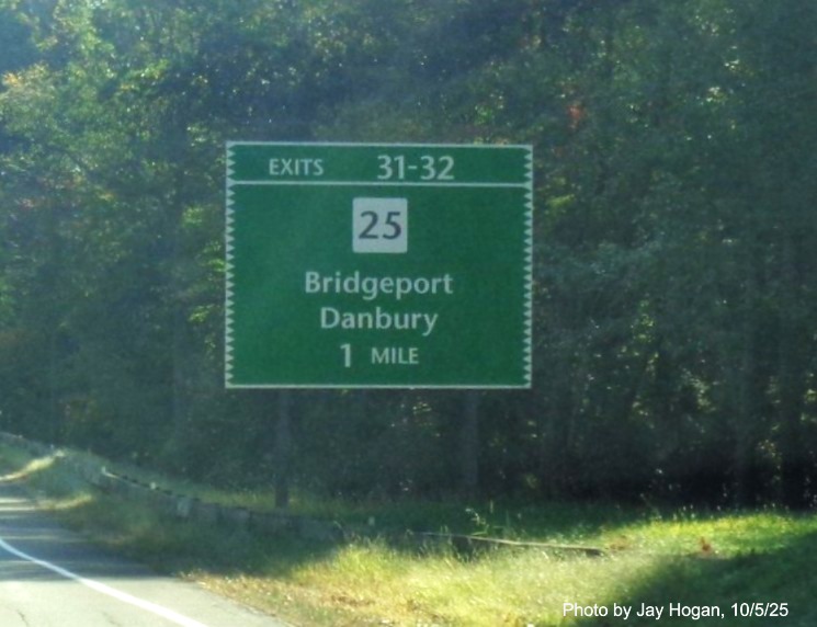 Image of 1 Mile advance sign for the CT 25 exits, with new milepost based exit 
 numbers on CT 15 North/Merritt Parkway in Bridgeport, by Jay Hogan, October 2025