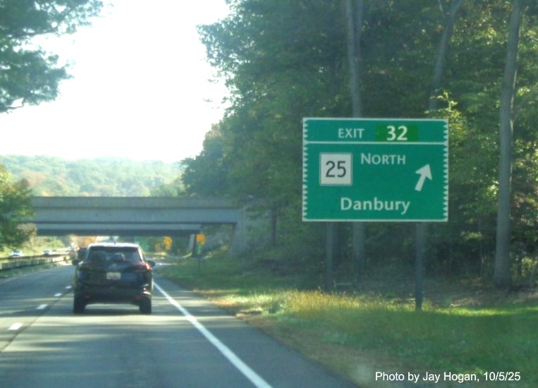 Image of ground mounted ramp sign for the CT 25 North exit, with new milepost based exit 
 number on CT 15 North/Merritt Parkway in Bridgeport, by Jay Hogan, October 2025
