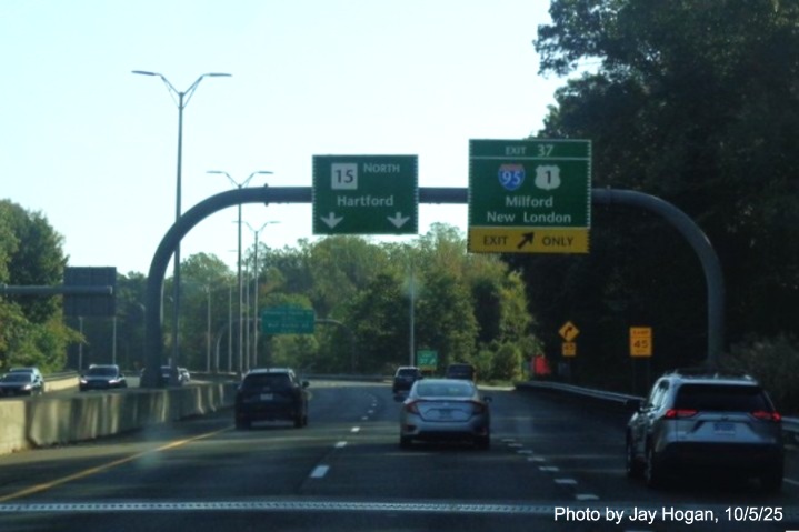 Image of 1 mile advance overhead sign for the (To) I-95/US 1 exit, with new milepost 
 based exit number on CT 15 North/Merritt Parkway in Milford, by Jay Hogan, October 2025
