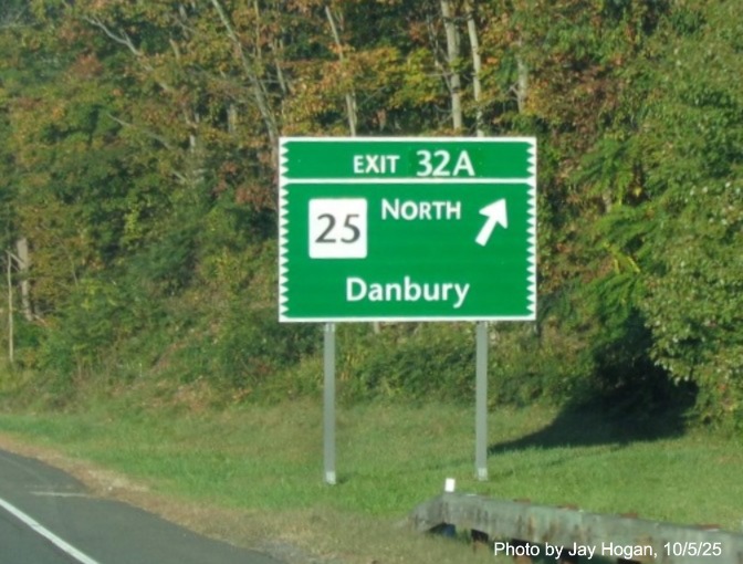 Image of ground mounted ramp sign for the CT 25 North exit, with new milepost based exit 
 number on CT 15 South/Merritt Parkway in Bridgeport, by Jay Hogan, October 2025
