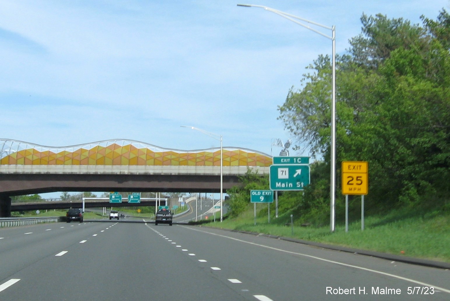 Image of 1/4 Mile advance for CT 71 exit with new milepost based exit number on CT 72 East in New Britain, May 2023