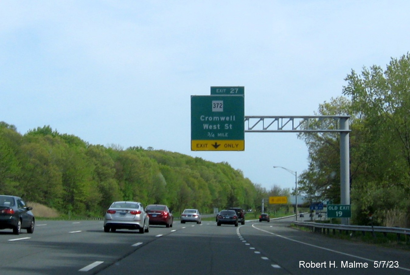 Image of 3/4 mile advance overhead sign for CT 372 exit with new milepost based exit number and separate 
                                     Old Exit 19 sign in front on CT 9 South in Cromwell, May 2023