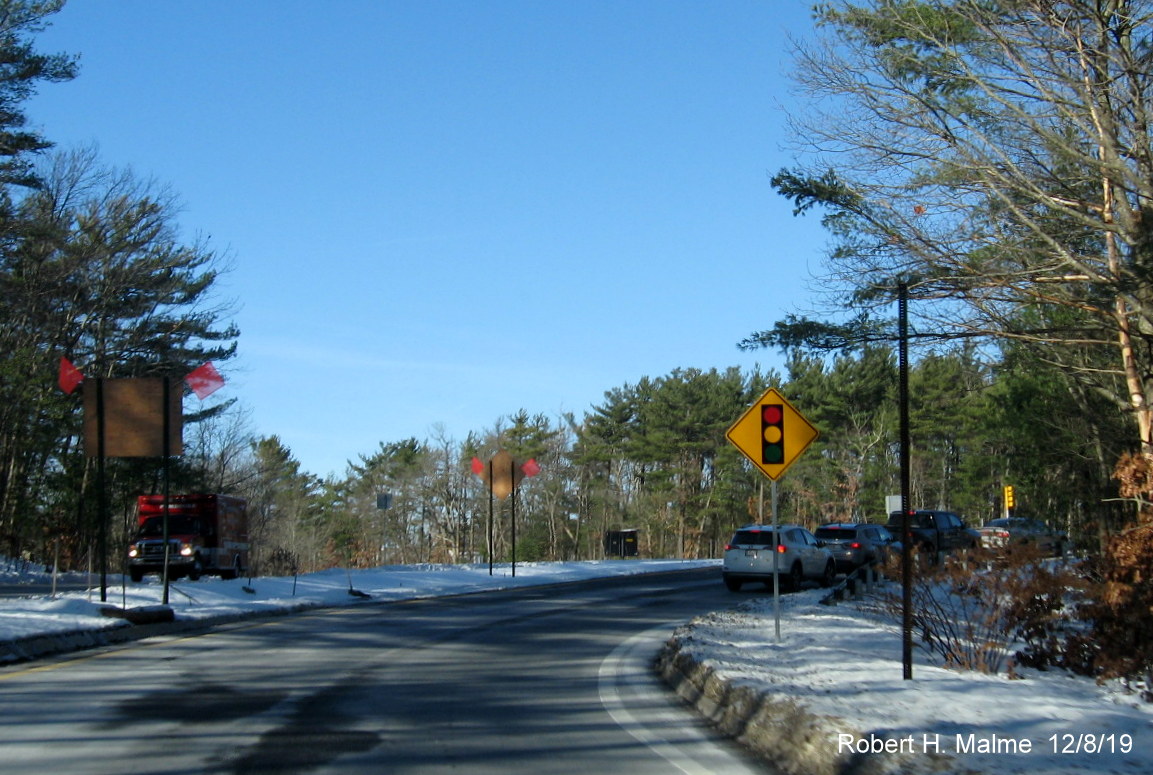 Image of newly placed traffic signal ahead advisory sign and backed up traffic at red light at end of MA 3 South ramp to Derby Street