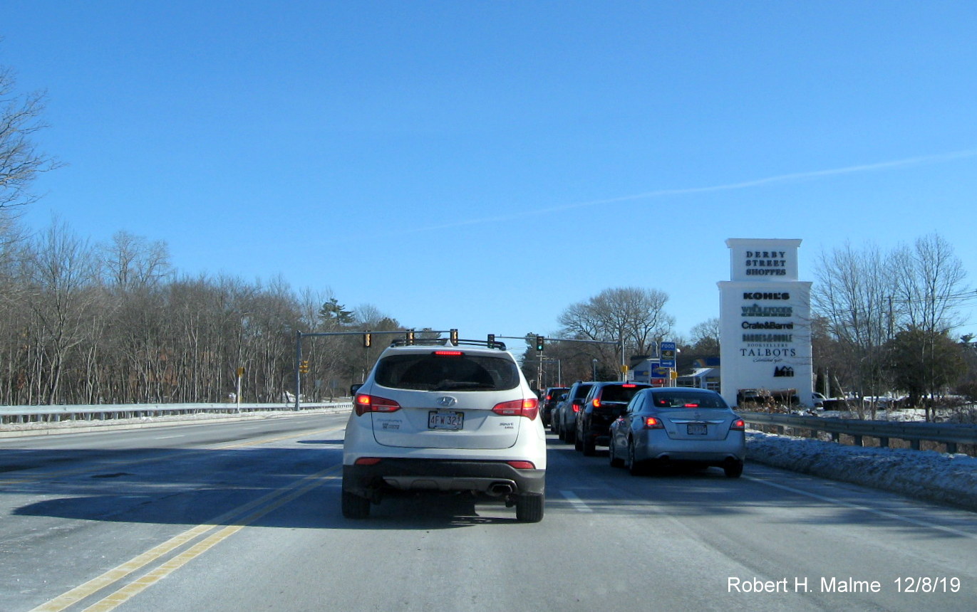 Image of eastbound Derby Street traffic stopped at already existing traffic light at Derby Street Shoppes entrance in Dec. 2019