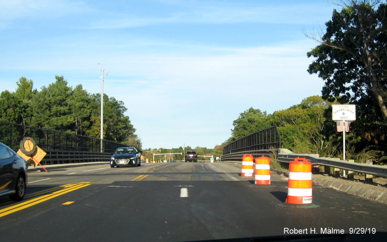 Image of lack of final paving on Derby Street bridge over MA 3 in late Sept. 2019