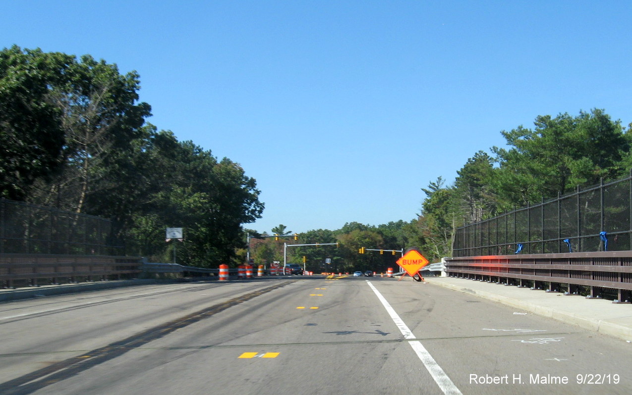 Image of lack of new pavement on Benjamin Lincoln bridge carrying Derby Street over MA 3 in Hingham with confusing
                                        lane markings on Sept. 22, 2019