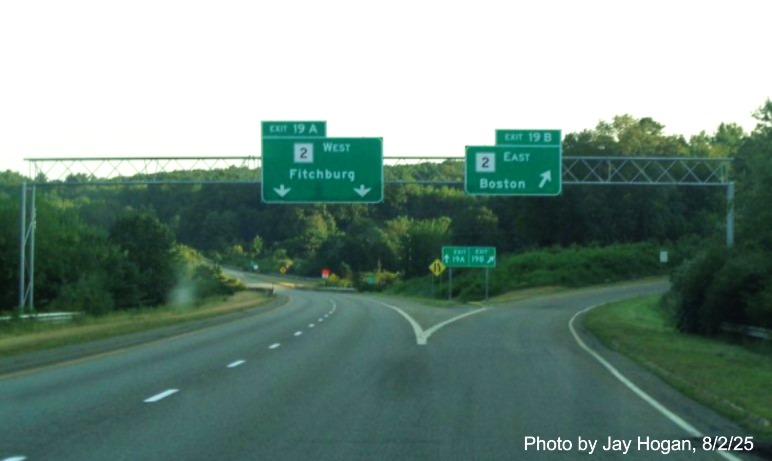 Image of new 1 Mile advance overhead sign for the MA 2 exit on I-190 North 
		in Leominster, by Jay Hogan, August 2025