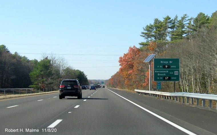 Image of activated MassDOT Real Time Traffic sign on I-195 West in Dartmouth, November 2020