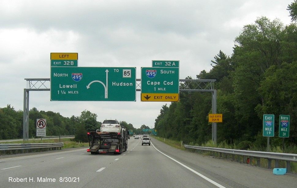 Image of 1 1/4 mile advance diagrammatic sign and 1 Mile advance sign for I-495 exits 
                                        with new I-395 milepost based exit numbers on I-290 in Marlborough, August 2021