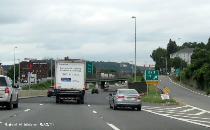 Image of recently placed 1/2 mile advance overhead sign for MA 122A / Kelley Square exit with newI-395 milepost based exit number on I-290 East in Worcester, August 2021