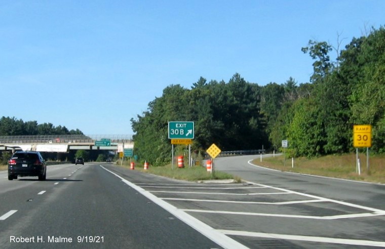 Image of gore sign for Solomon Pond Mall Road with new exit number and yellow Old Exit 25B sign attached below on I-290 West in Boylston, September 2021