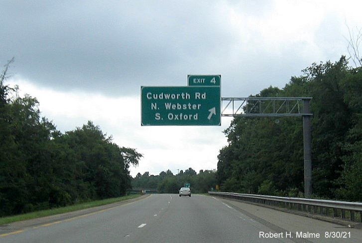 Image of 1 mile advance sign for St exit with new milepost based exit number and yellow Old Exit 3 advisory sign on support on I-395 South in Webster, August 2021