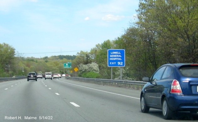 Image of auxiliary hospital sign for MA 38 exit on I-495 North in Tewksbury, May 2022