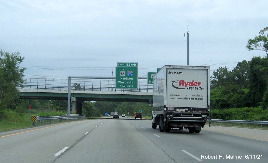 Image of 1 3/4 Miles advance sign for To MA 85/I-290 West exits with new milepost based exit numbers on I-495 North in Marlborough, June 2021