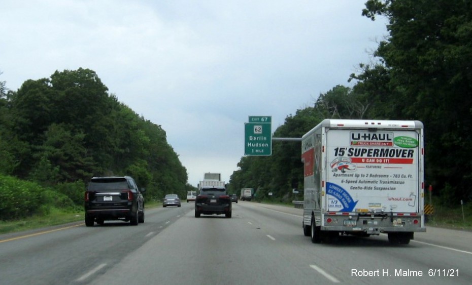 Image of 1 mile advance sign for MA 62 exit with new milepost based exit number on I-495 North in Hudson, June 2021
