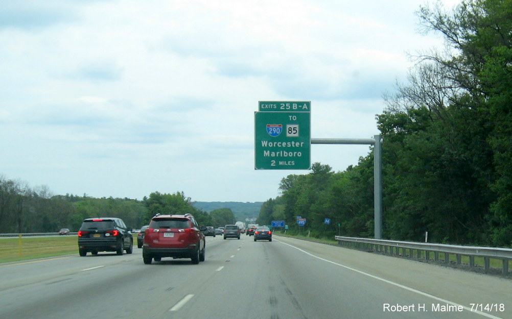 Image of 1-mile advance overhead sign for I-290 West/To MA 85 exit on I-495 South in Hudson in July 2018