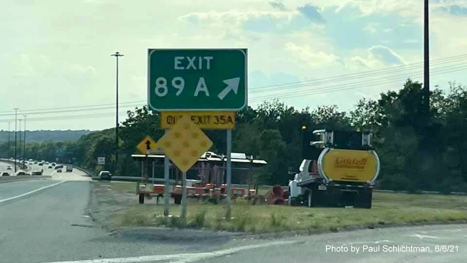 Image of gore sign for US 3 South exit with new milepost based exit number and yellow Old Exit 35A sign attached below on I-495 South in Chelmsford, June 2021