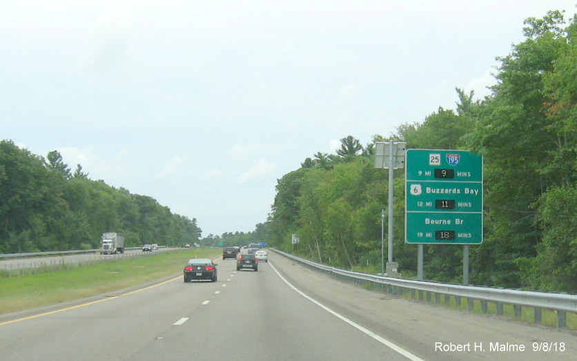 Image of activated real time traffic sign on I-495 South in Middleboro