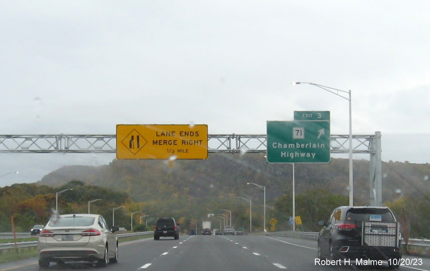 Image of new overhead ramp sign for the CT 71 exit with new milepost based exit number 
         on I-691 West in Meriden, October 2023