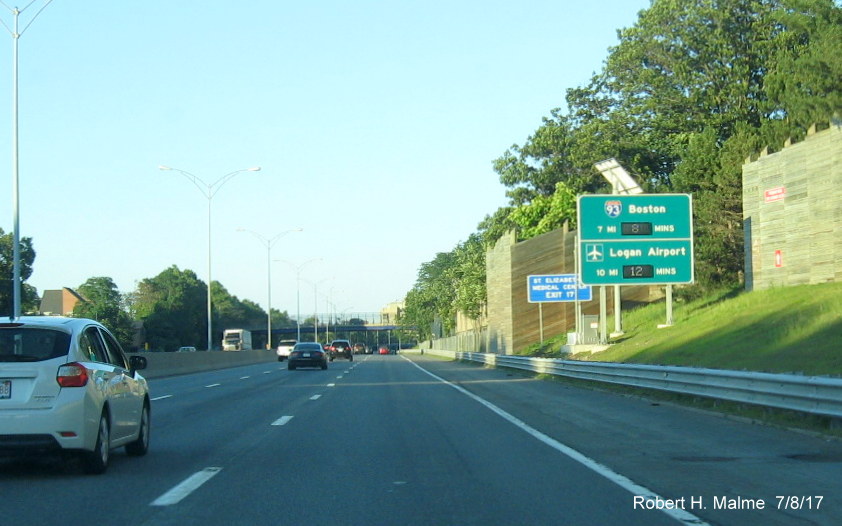Image of activated Real Time Traffic sign on I-90 East in Newton