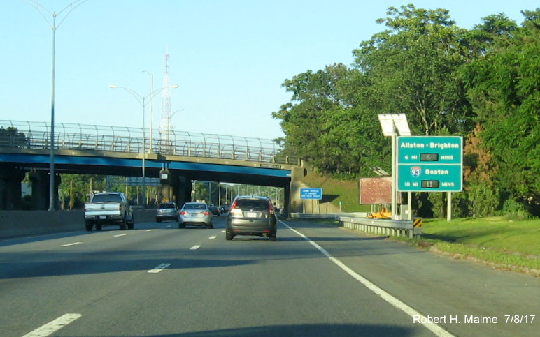 Image of activated Real Time Traffic sign on I-90 East in Newton