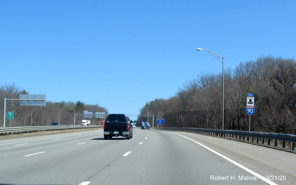 Image of reassurance marker for East I-90Mass Pike after I-84/Sturbridge exit