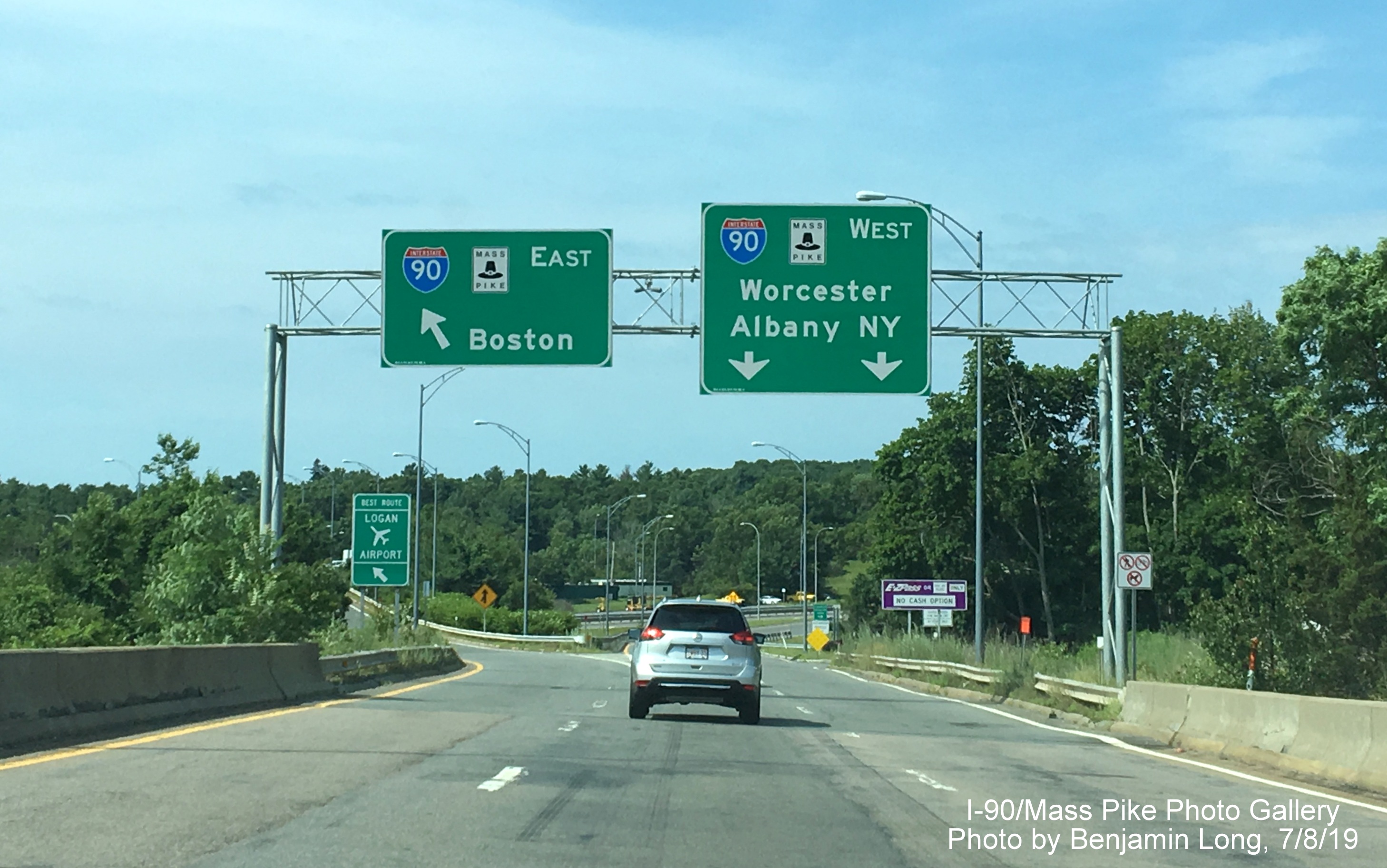 Images of recently placed overhead guide signs for I-90/Mass Pike ramps on
ramp from MA 9 in Framingham, by Benjamin Long