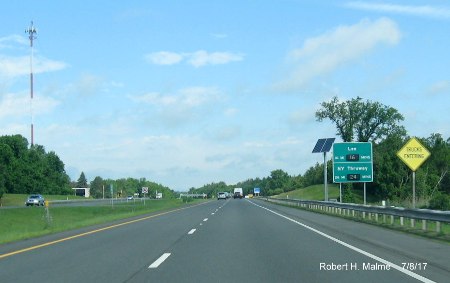 Image of activated Real Time Traffic sign on I-90 West in Stockbridge