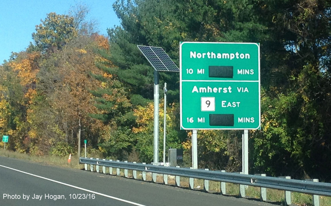Image of newly placed Real Time Traffic sign on I-91 North in Holyoke, by Jay Hogan