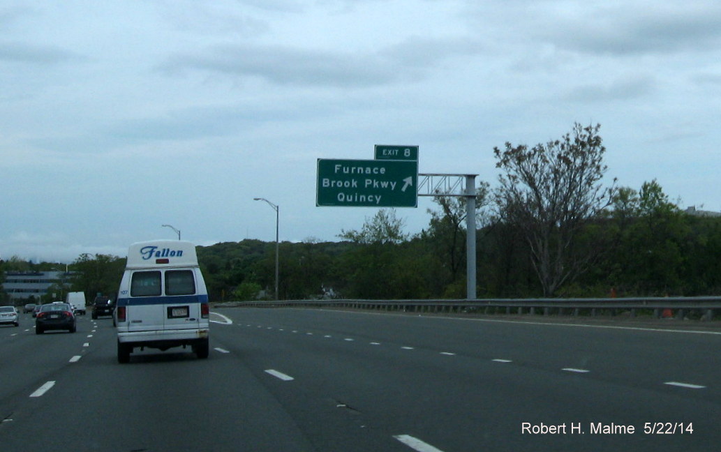 Photo of new Exit 8 overhead sign on I-93 North in Quincy