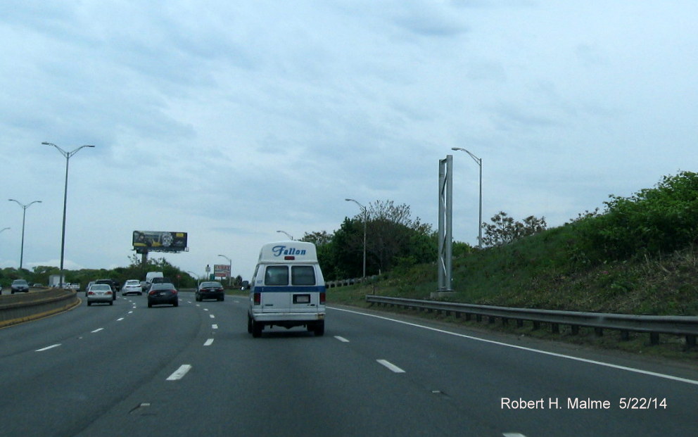 Image of overhead sign support installed the week of May 19 on I-93 North in Quincy