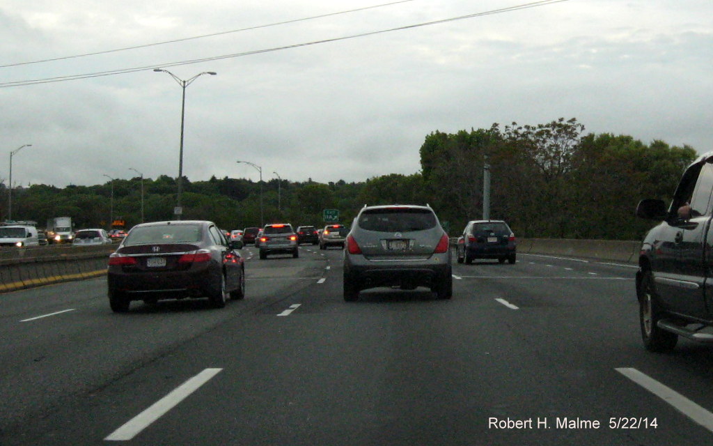Image of newly place support post for future Exit 11A exit sign on I-93 South in Milton