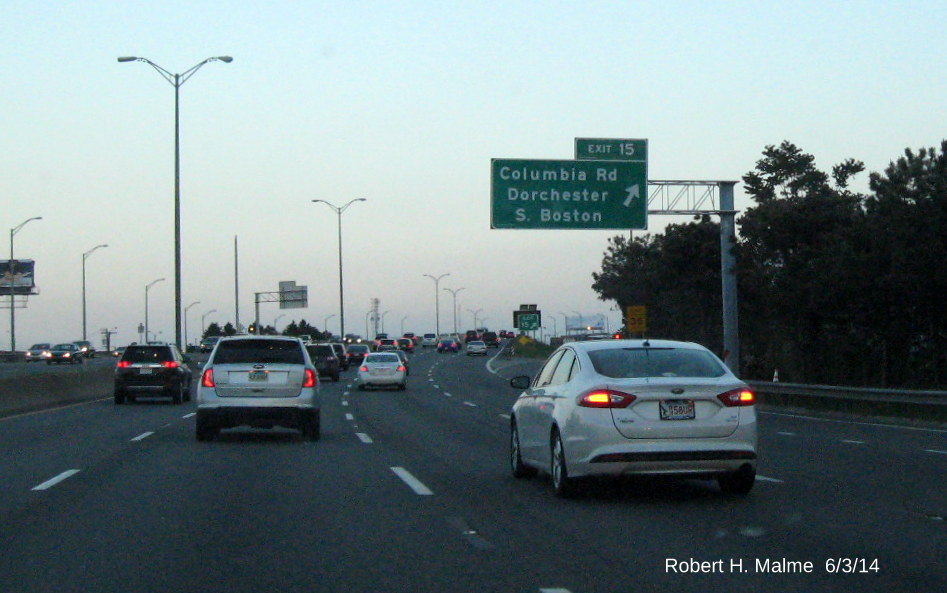 New overhead sign at ramp for Exit 15 on I-93 South in Boston
