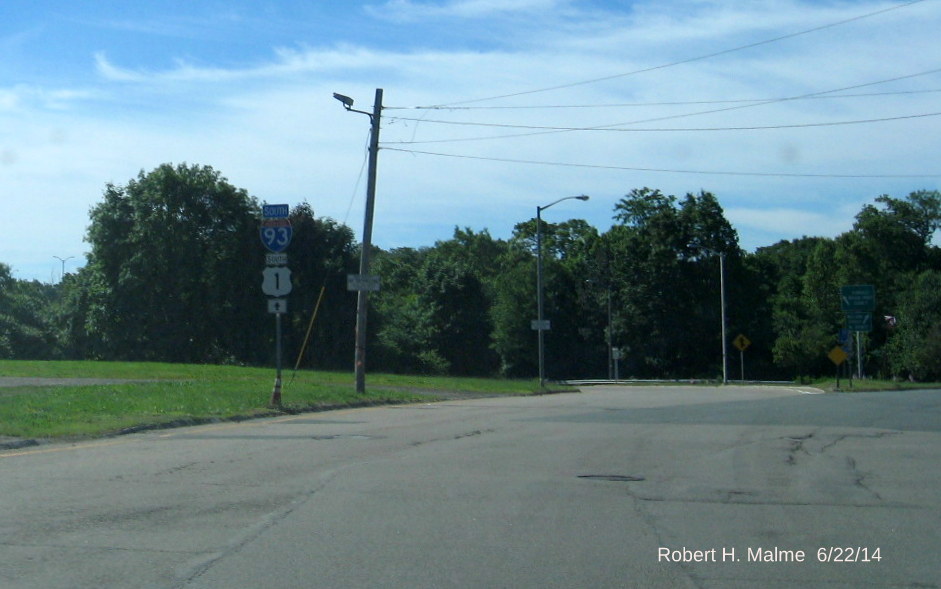 Image of new South I-93/US 1 trailblazer entering Furnace Brook Pkwy in Quincy