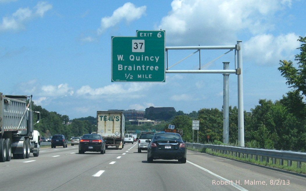 Photo of new support post for future MA 37 exit sign on I-93 North in Braintree