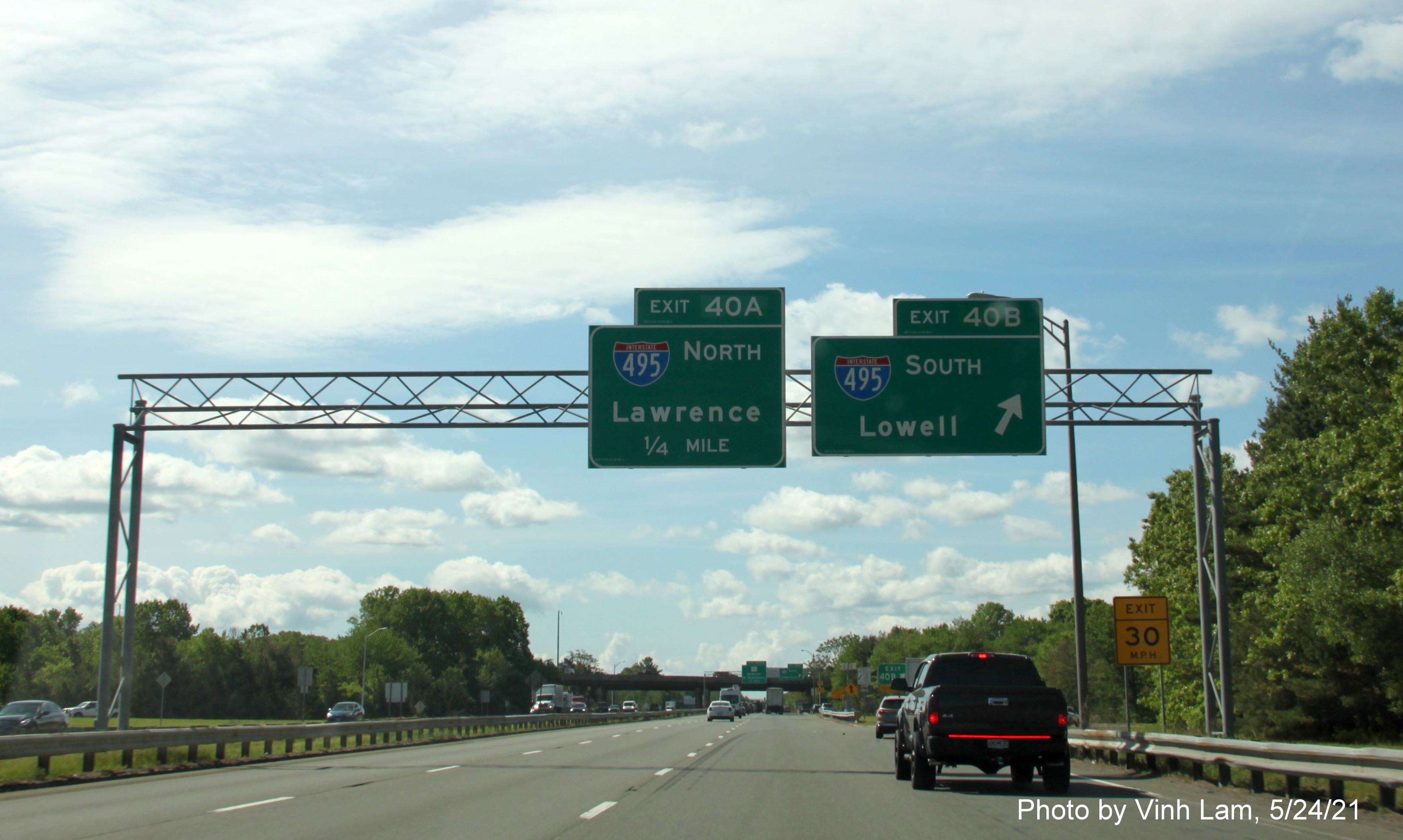 Image of overhead signage at ramp for I-495 North exit with new milepost based exit numbers on I-93 South in Andover, by Vinh Lam, May 2021