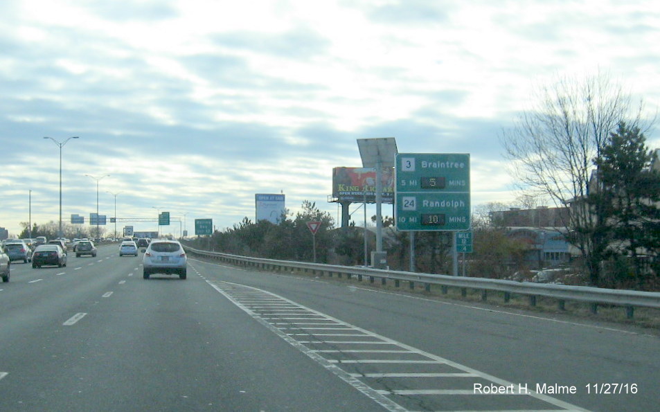 Image of activated Real Time Traffic sign on I-93 South in Dorchester by Morrissey Blvd