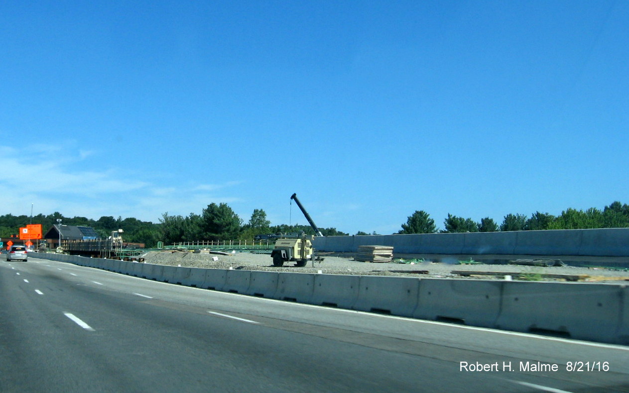 Image of new bridge over MA 9 under construction from I-95 North in Wellesley