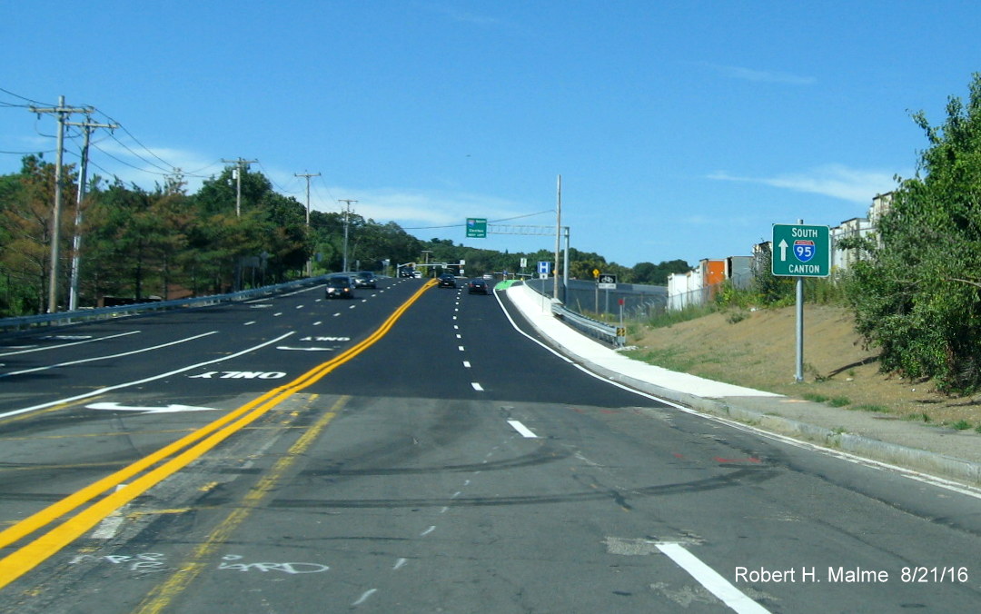 Image of new I-95 South guide sign at start of recently completed Kendrick St. bridge in Needham