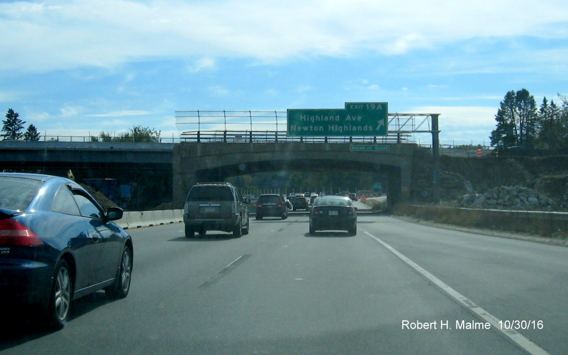 Image of remaining segment of old Highland Ave bridge over I-95 South in Needham