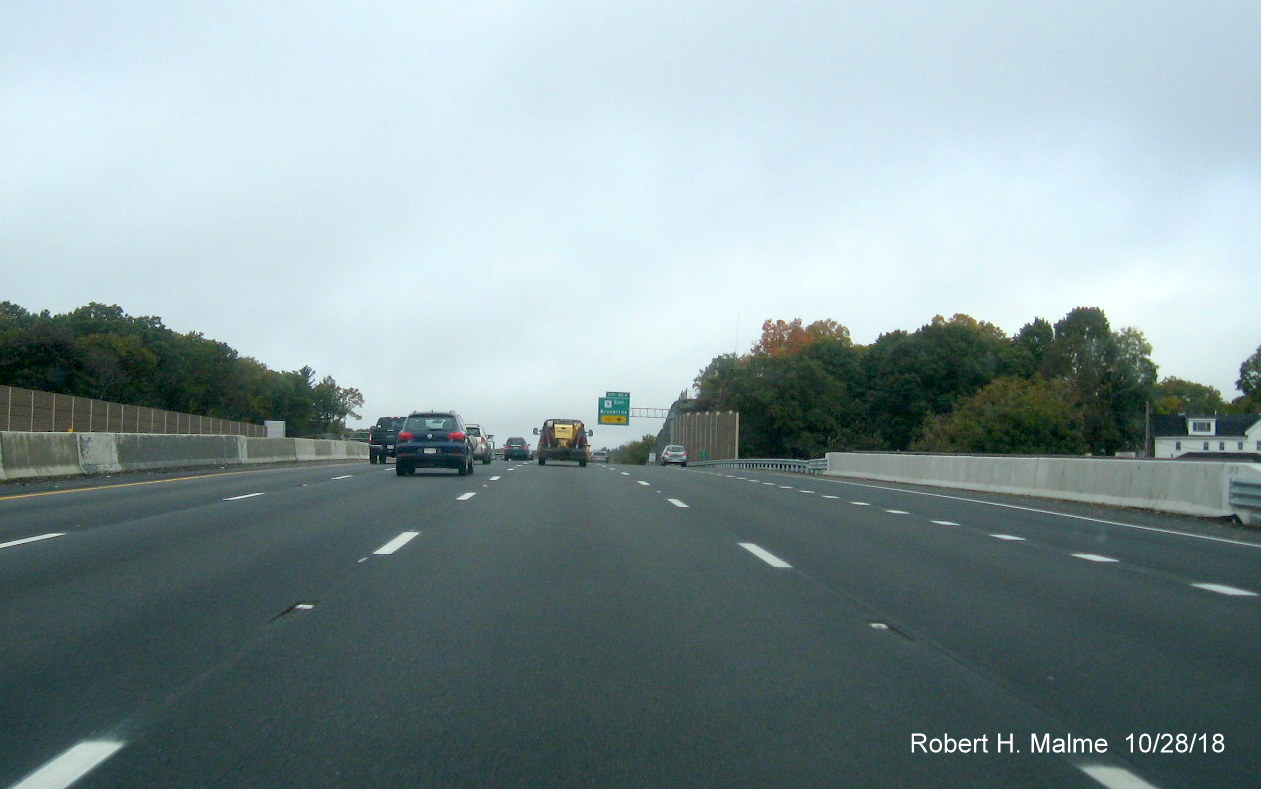 Image of newly opened right and auxiliary lane between Highland Ave and MA 9 on I-95 North in completed Add-A-Lane Project work zone in Needham