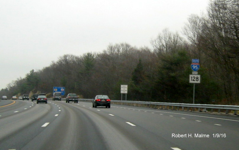 Image of new I-95/MA 128 South trailblazer following MA 109 exit in Dedham
