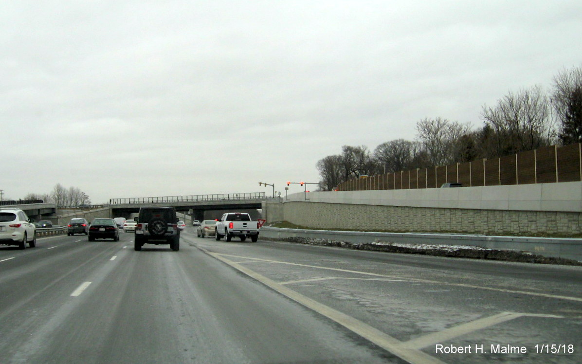 Image of traffic entering from Highland Ave C/D ramp prior to Kendrick St bridge on I-95 South in Add-A-Lane Project work zone in Needham
