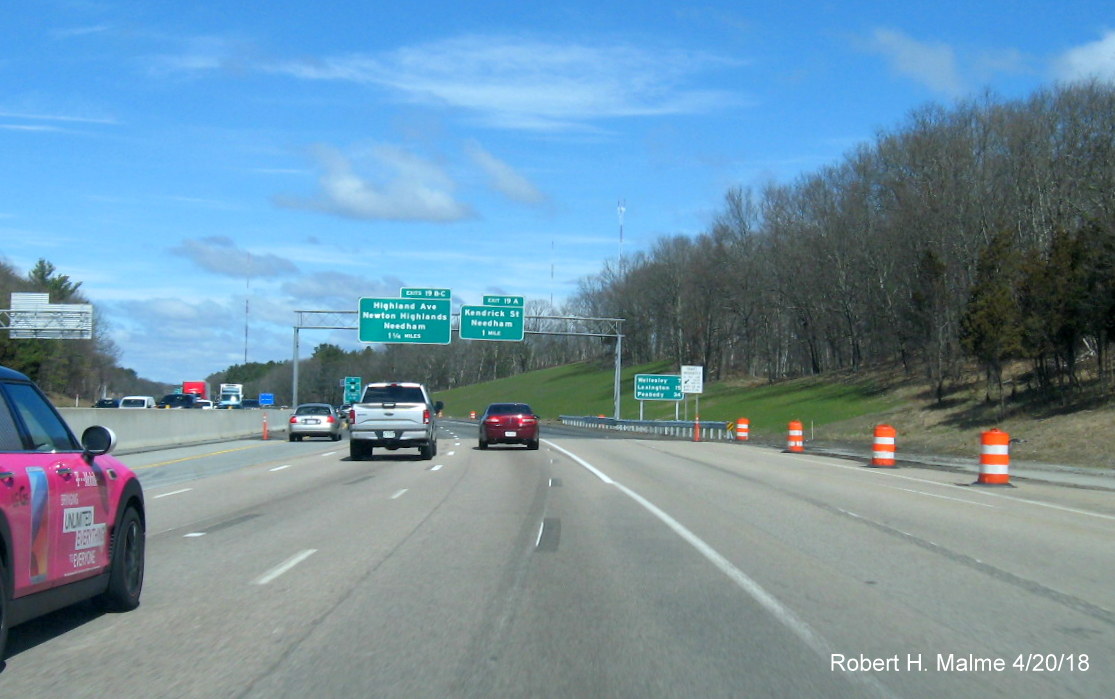 Image of traffic on I-95/MA 128 North in Add-A-Lane Project work zone prior to Kendrick St in Needham showing removal of shoulder barriers along right side