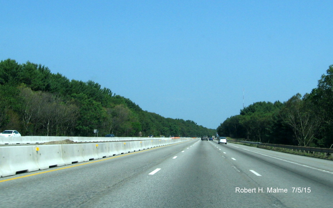 Image of median barriers on I-95 North in Needham
