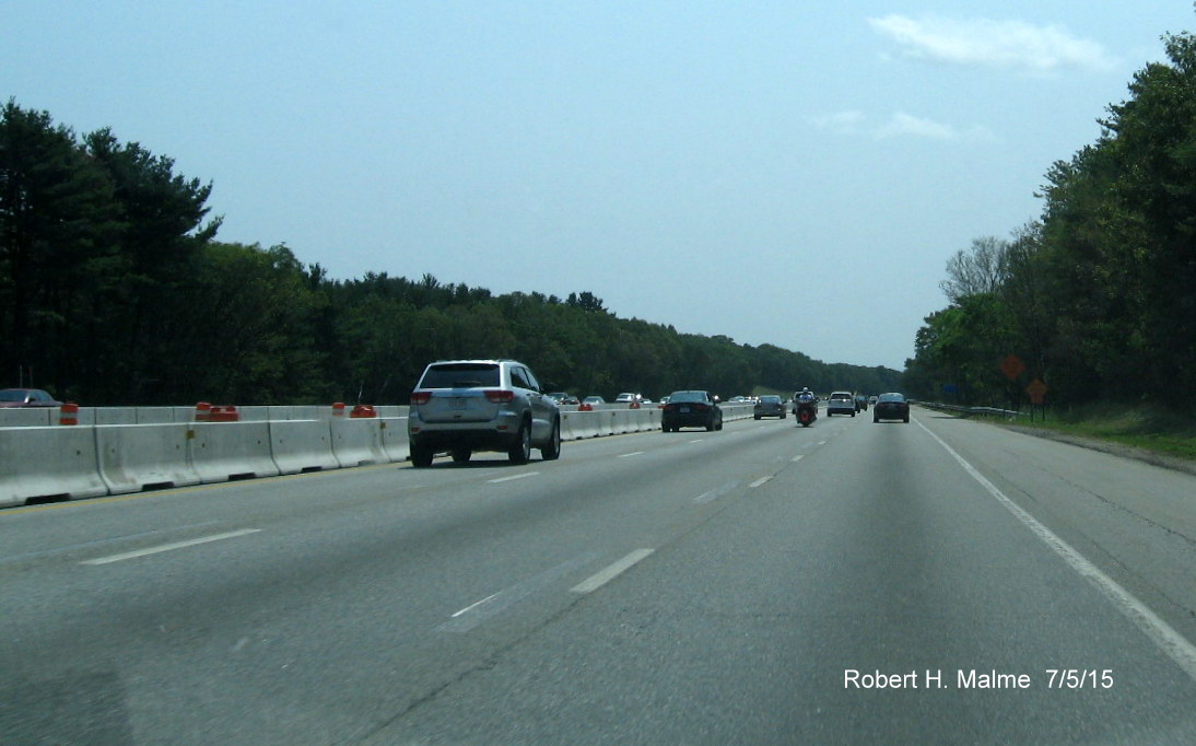 Image of median barriers in Add-a-lane construction zone on I-95 South in Needham