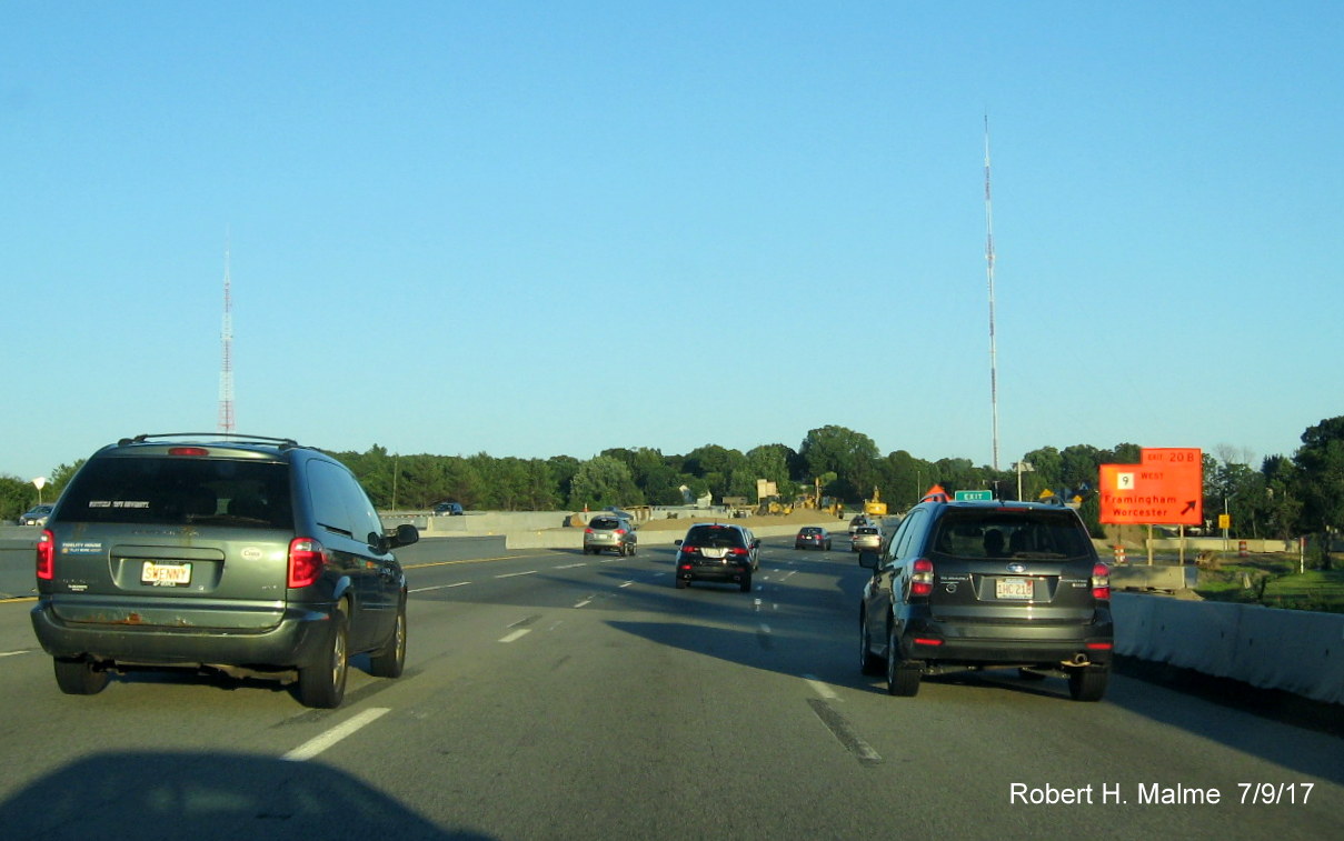 Image of traffic moving along I-95 South in Wellesley entering Add-a-Lane work zone