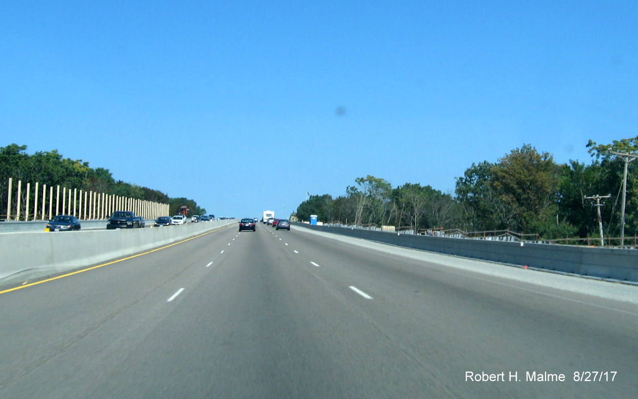 Image of noise wall and lane construction along I-95 in Add-A-Lane Project work zone in Needham