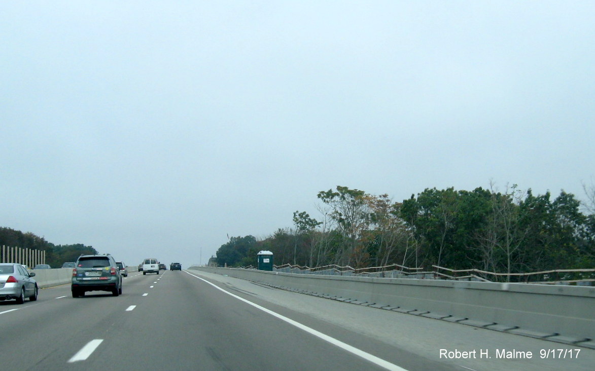 Image of new lane construction seen from I-95 North beyond Highland Ave in Needham